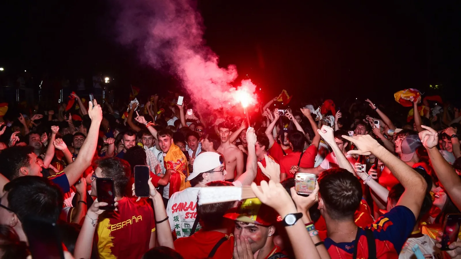 España: dos fallecidos, 12 detenidos y 80 heridos en celebraciones del Mundial