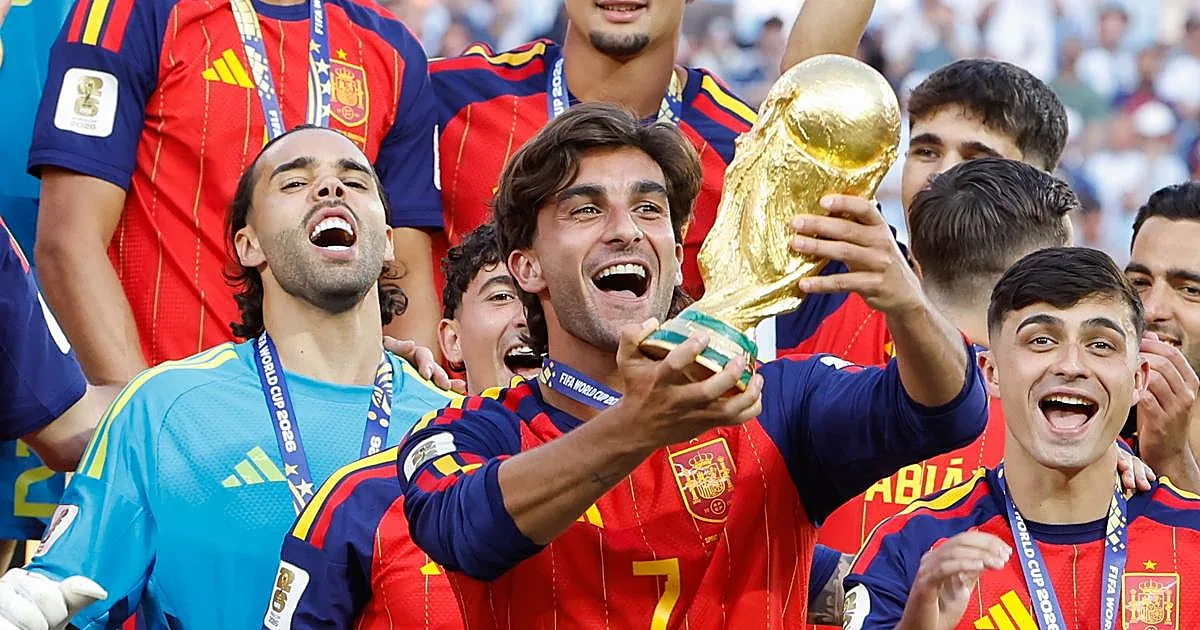 La Selección Española de Fútbol celebra su victoria en el Mundial con la Familia Real y miles de aficionados