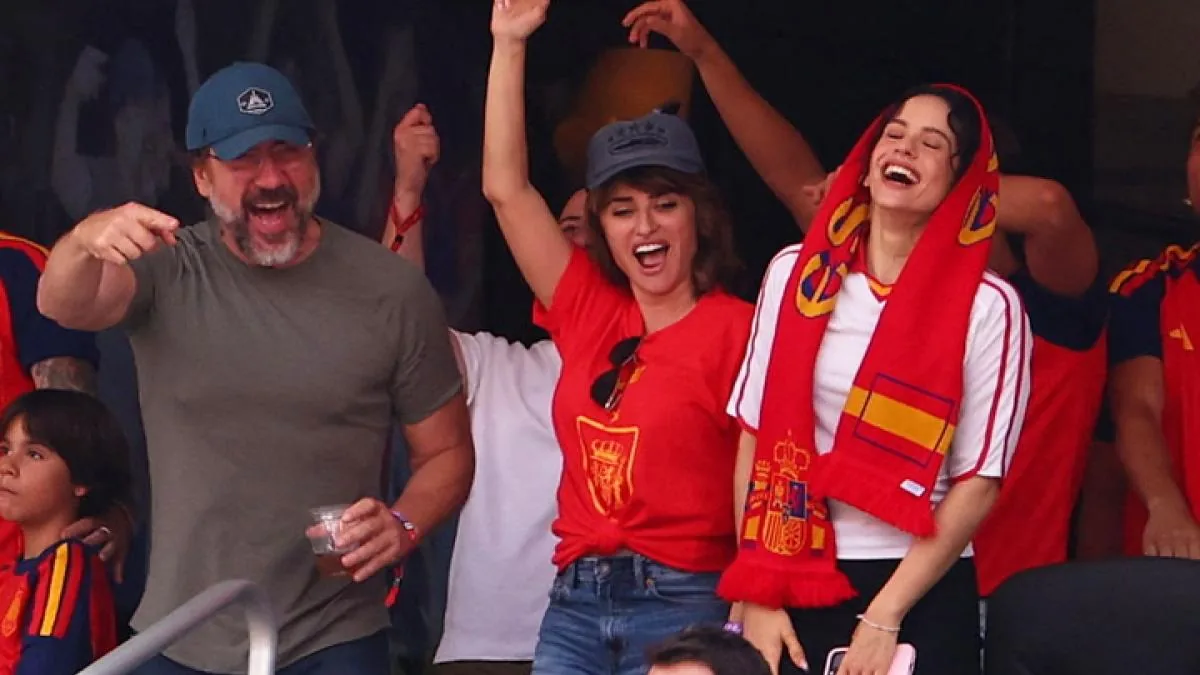 Rosalía, Penélope Cruz, Javier Bardem y Alexia Putellas no se pierden el triunfo de España: así reacciona la cantante al escuchar Despechá en el estadio