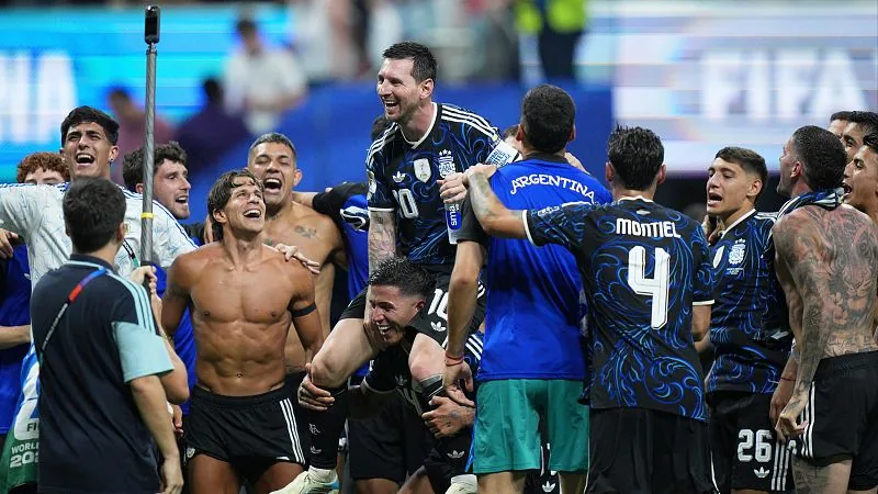 Argentina vuelve a firmar una remontada épica frente a Inglaterra y cita a Messi con España en la final del Mundial