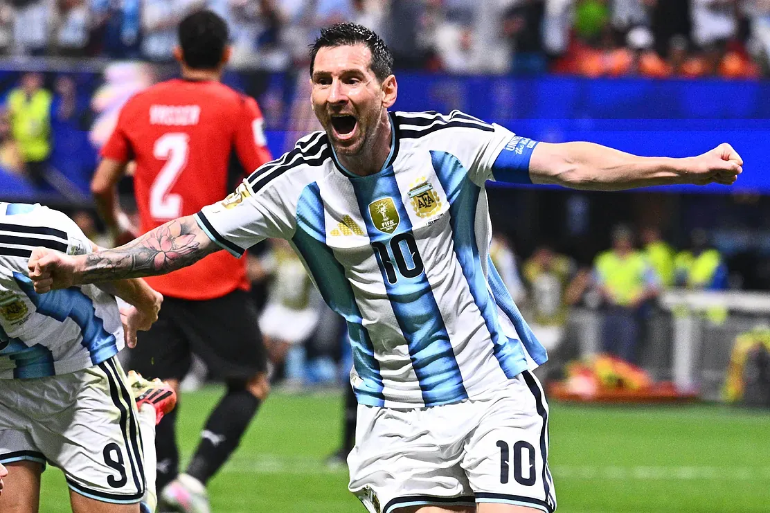 El argentino Lionel lt;HIT gt;Messi lt;/HIT gt; celebra tras anotar en el encuentro ante Egipto en los octavos de final de la Copa Mundial el martes 7 de julio del 2026. (AP Foto)