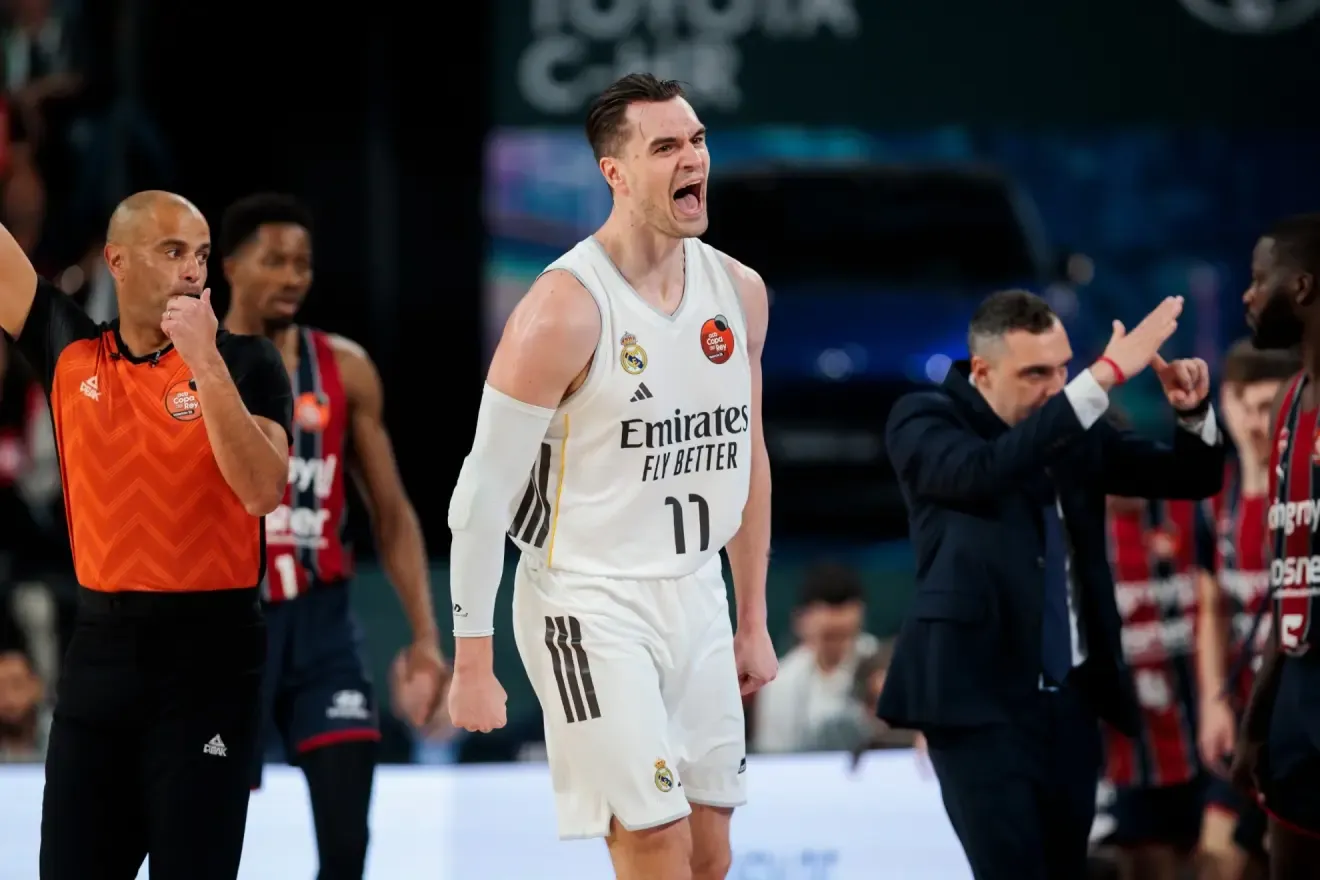 Mario Hezonja celebra un triple con el Real Madrid en la Copa del Rey 2026.