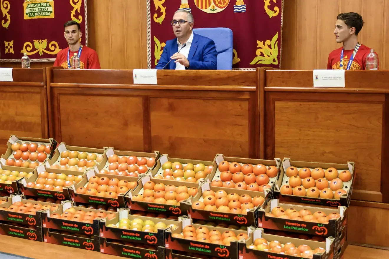 Los tomates que recibirán Fabián y Gavi