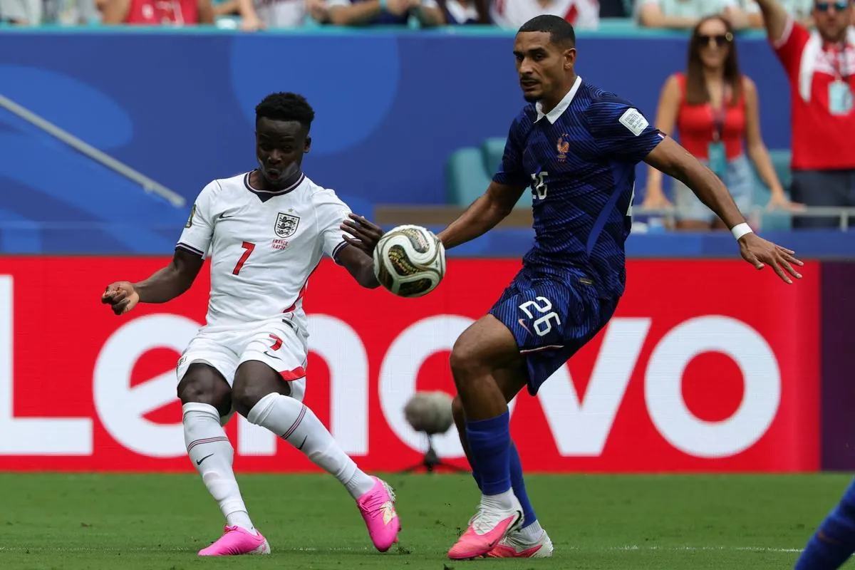 MIAMI (United States), 18/07/2026.- Bukayo Saka of England (L) in action against Maxence Lacroix of France (R) during the FIFA World Cup 2026 3rd place playoff match France against England, in Miami, Florida, USA, 18 July 2026. (Francia) EFE/EPA/CRISTOBAL HERRERA-ULASHKEVICH
